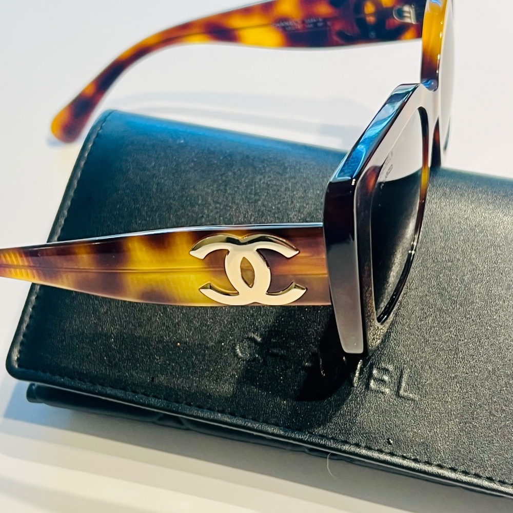 CHANEL Brown Tortoise Sunglasses - Picture 2 of 13